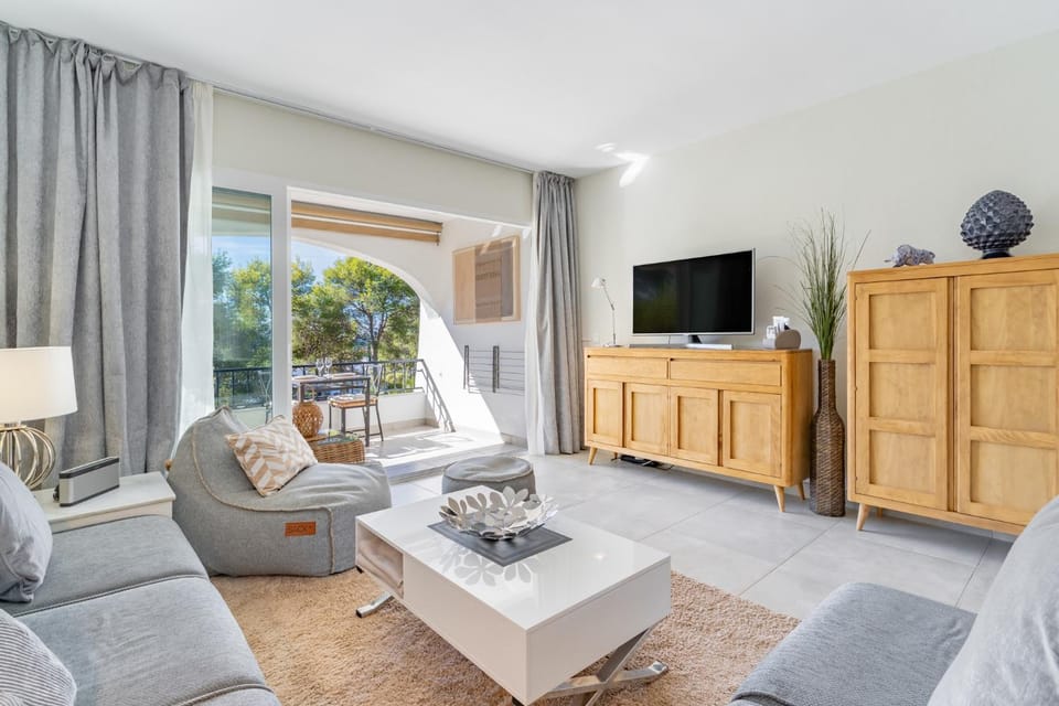 Communal lounge/ TV room, Living room