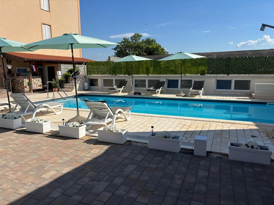 Apartments & Rooms Laganini Bed and Breakfast in Zadar County