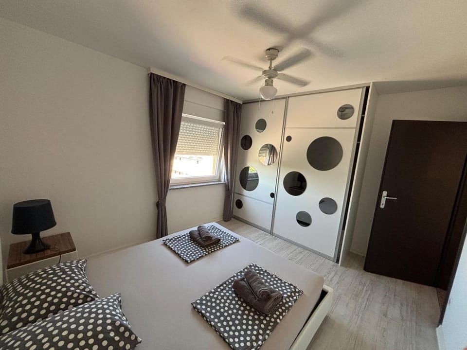 Apartments & Rooms Laganini Bed and Breakfast in Zadar County