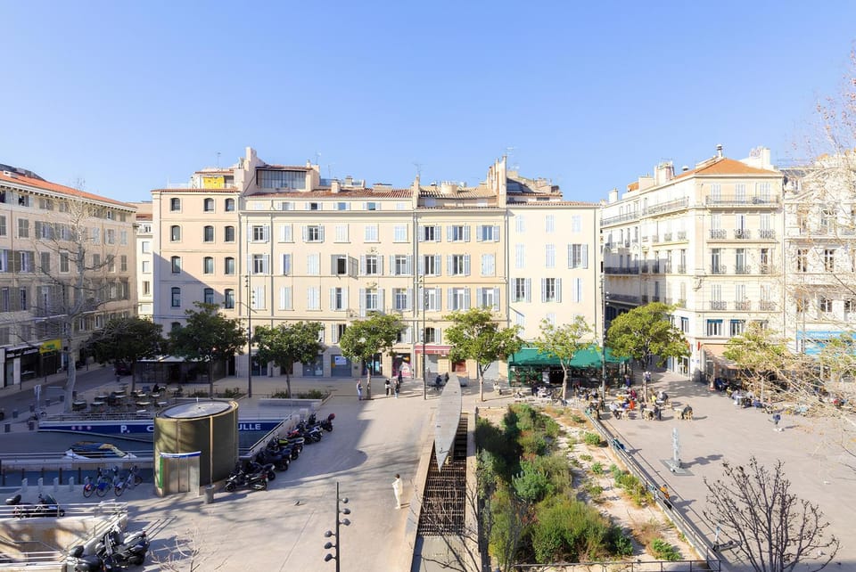 Property building, Day, Neighbourhood, City view, Location, Parking