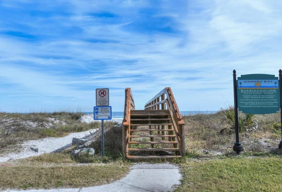 Steps to the Beach from this Salt Air Home House in Jacksonville Beach