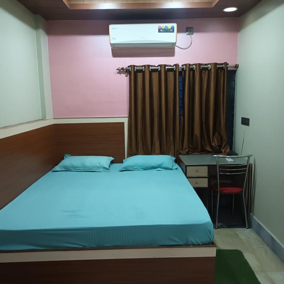 73 Rest House Hotel in Kolkata