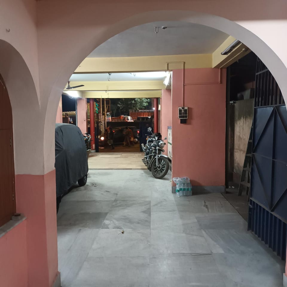 73 Rest House Hotel in Kolkata