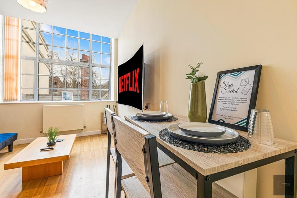 Communal lounge/ TV room, TV and multimedia, Dining area, Evening entertainment