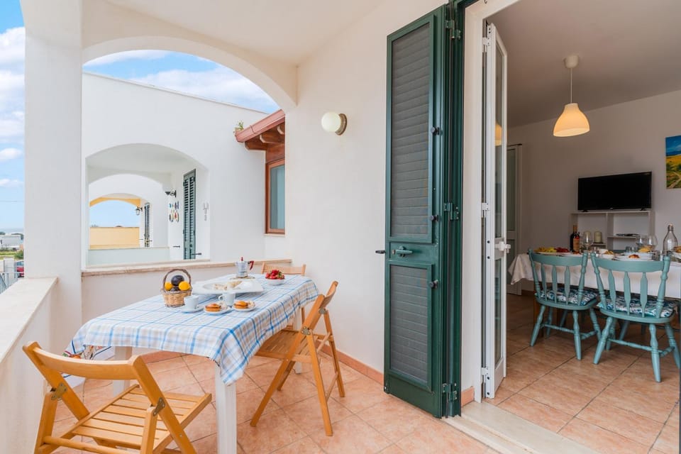 Patio, Day, View (from property/room), Balcony/Terrace, Decorative detail, Dining area