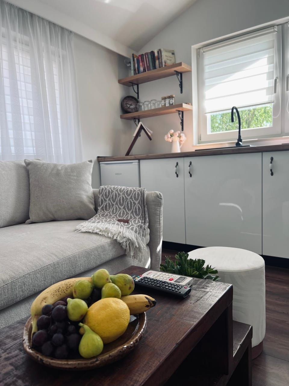 Library, Living room, Seating area