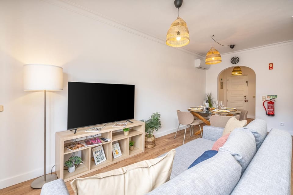 Bed, TV and multimedia, Living room, Dining area