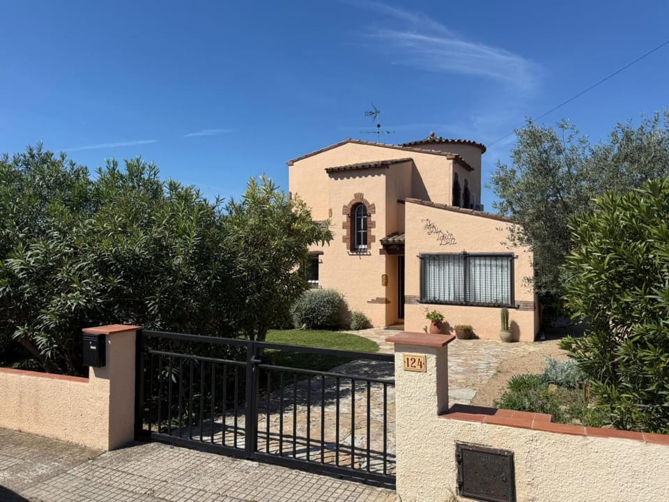 CS 124 Villa with private pool House in Baix Empordà