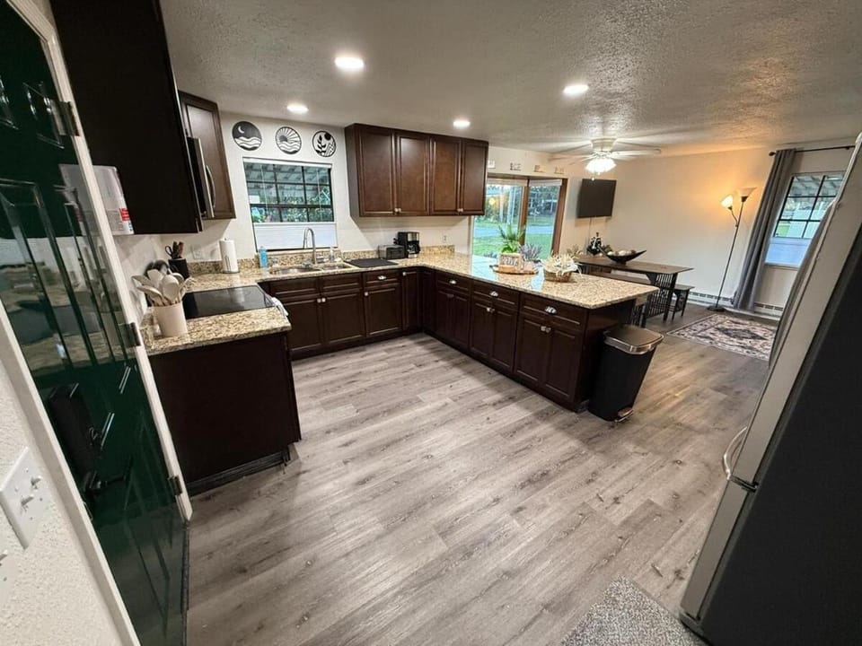 The Cozy Lake House House in Auburndale
