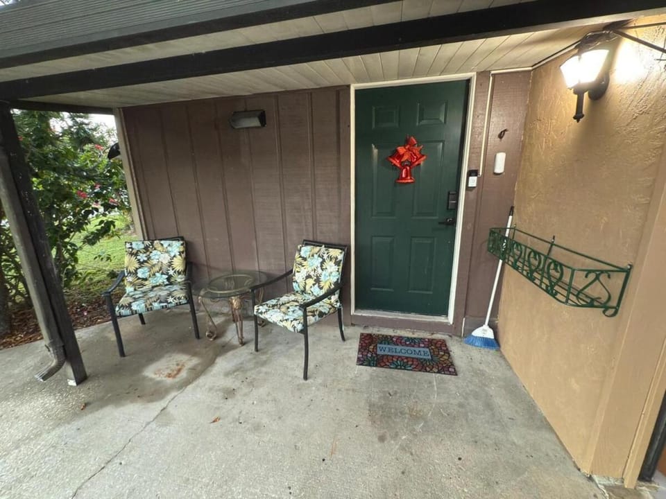 The Cozy Lake House House in Auburndale