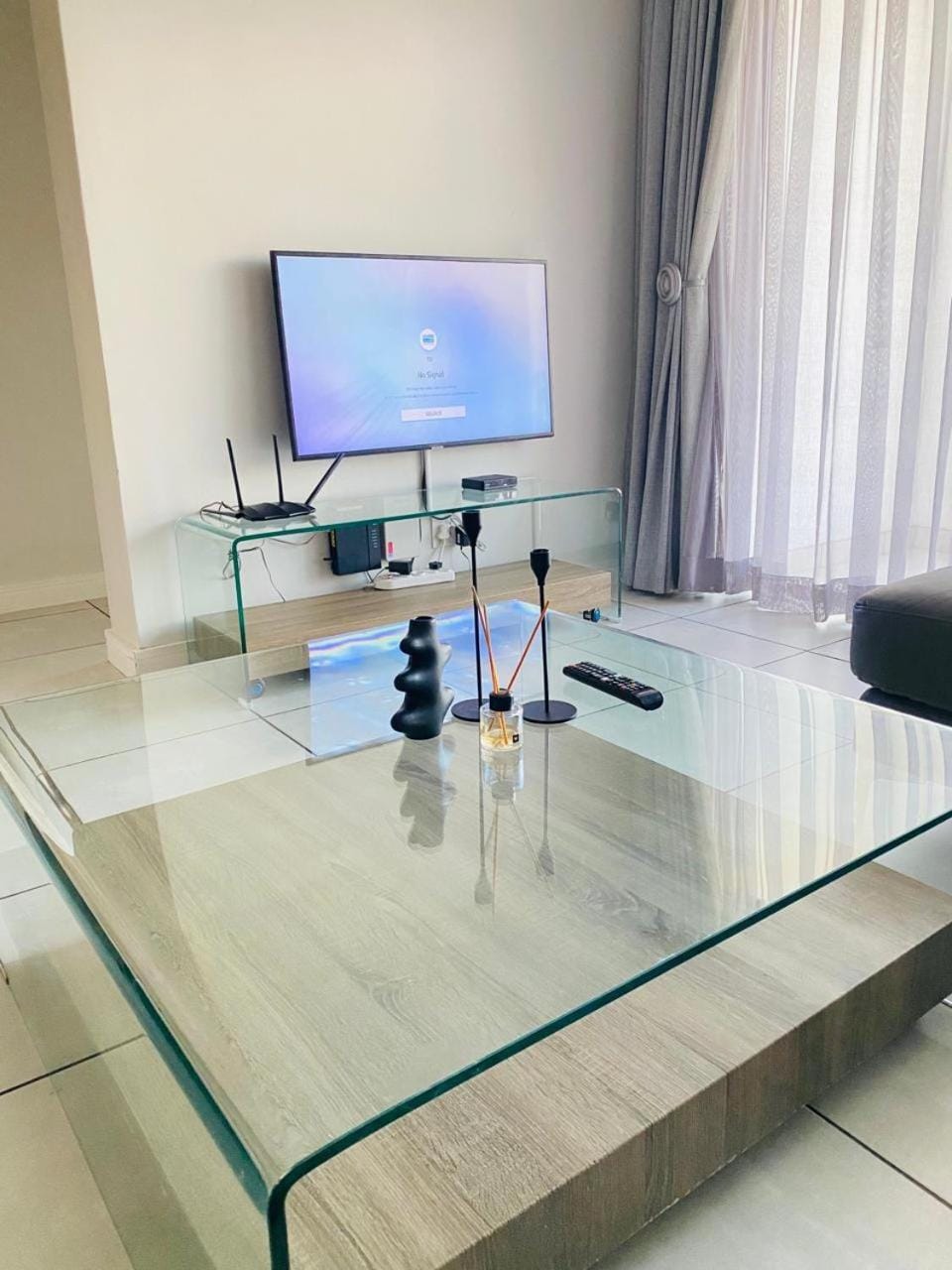 Communal lounge/ TV room, TV and multimedia, Living room, Seating area, Evening entertainment