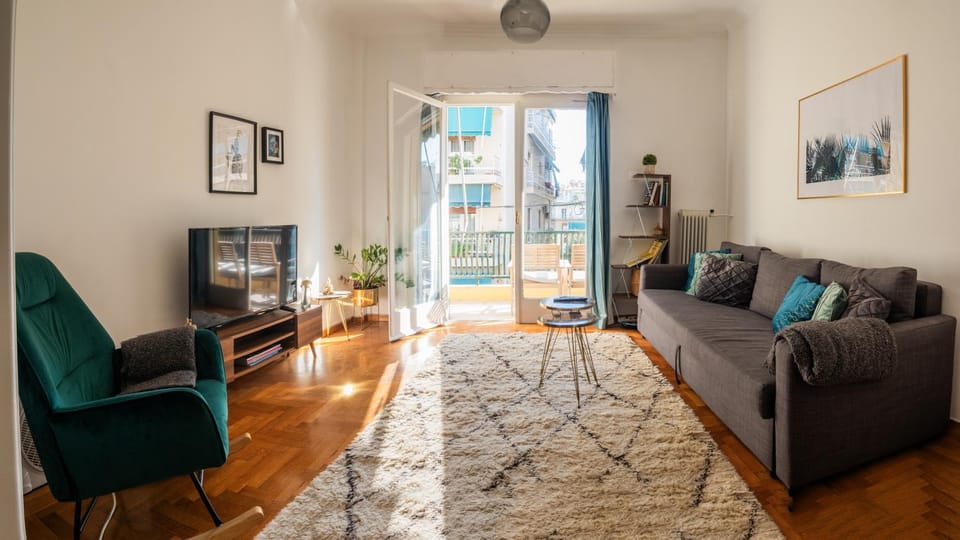 Acropolis Sunny Flat Apartment in Athens