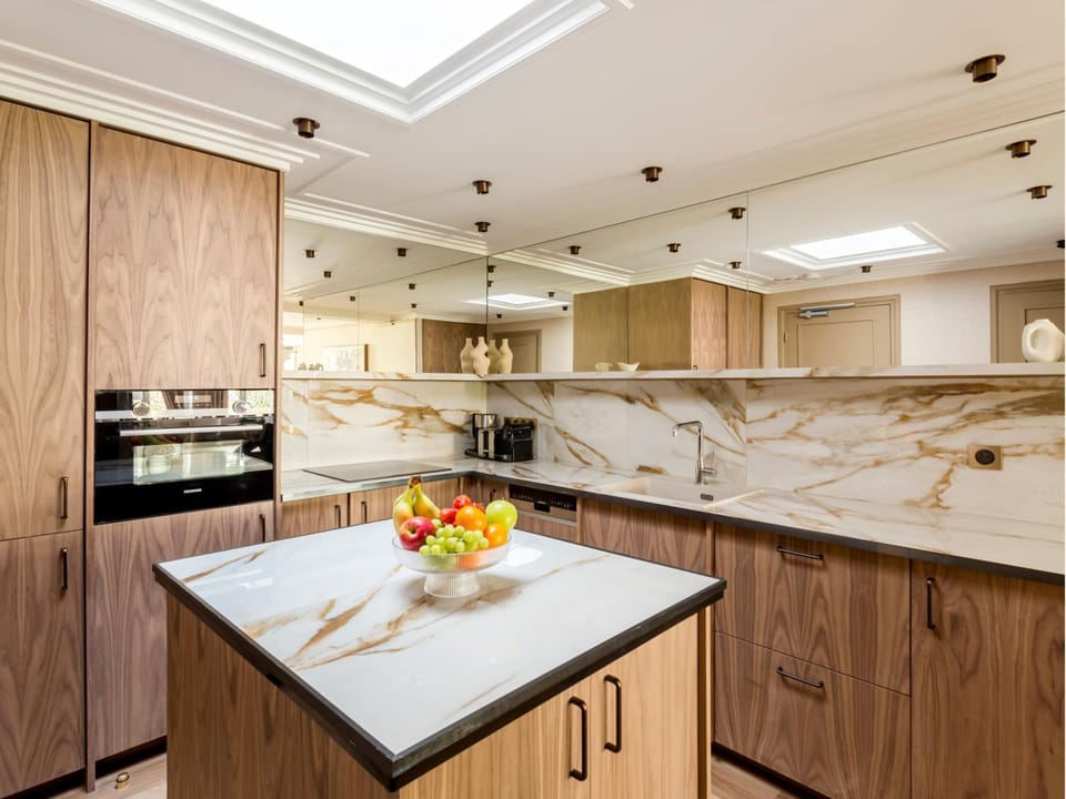 Coffee/tea facilities, Kitchen or kitchenette, microwave, stove, toaster