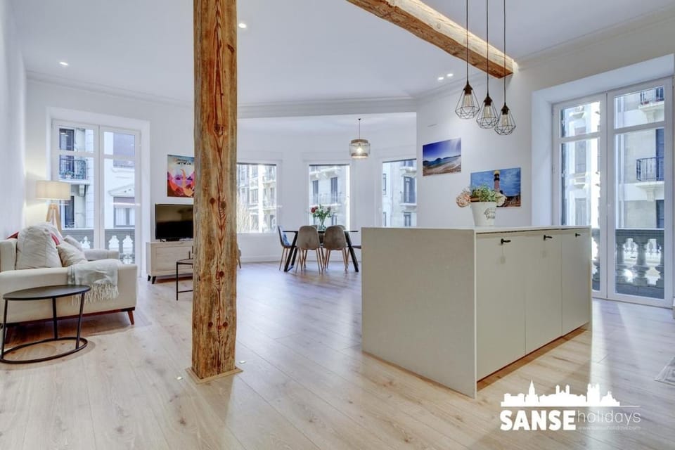 TV and multimedia, Kitchen or kitchenette, Living room