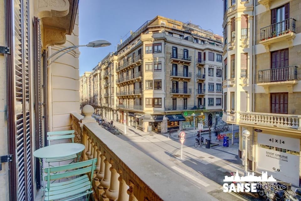 Neighbourhood, City view, Street view, Location