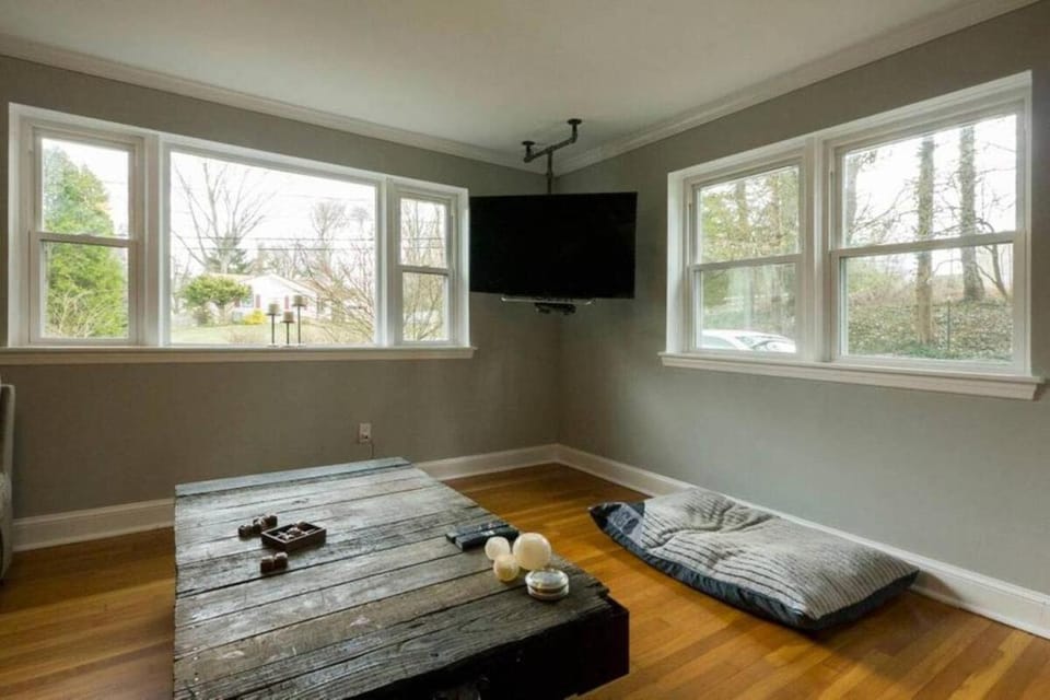K9 Cottage MainLine House in Berwyn