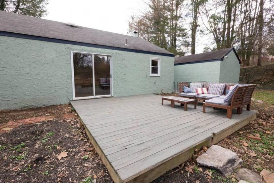 K9 Cottage MainLine House in Berwyn