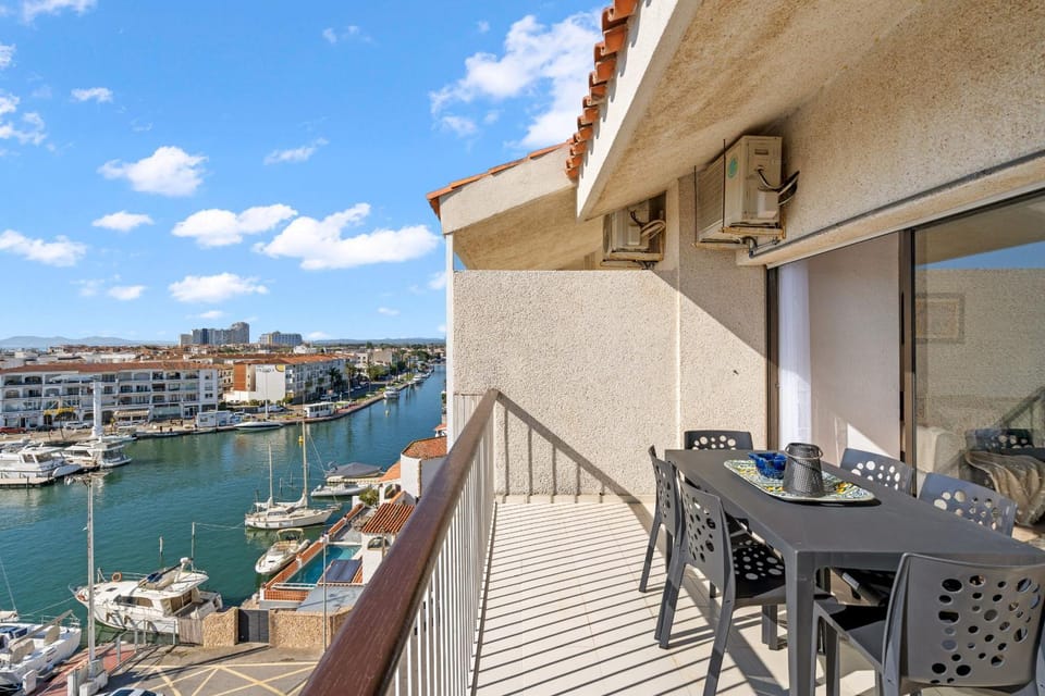 Property building, Day, View (from property/room), Balcony/Terrace, River view