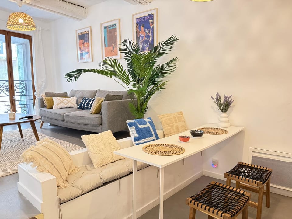 Living room, Seating area
