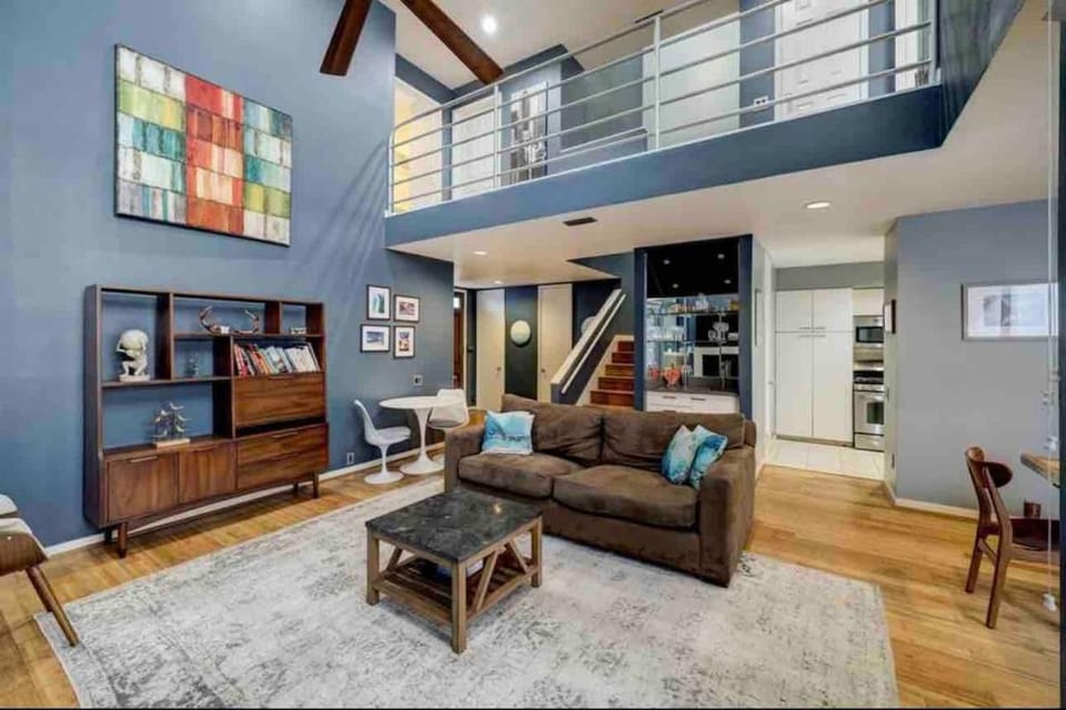 Spacious and stylish home by the Galleria House in Houston