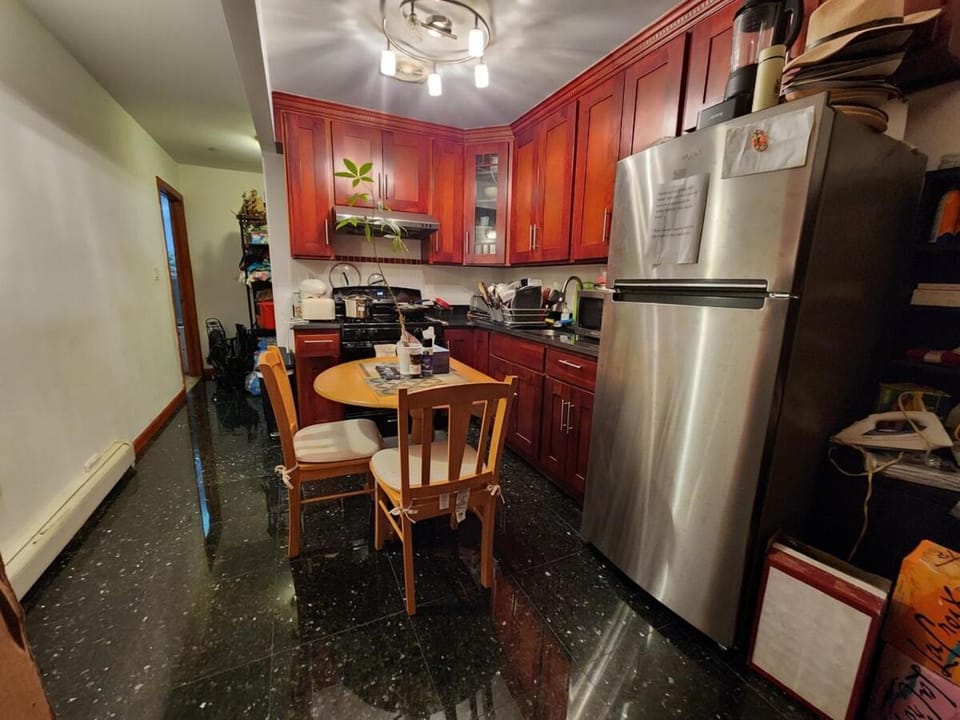 BEST Large Private Room & Private Bathroom, LaGuardia Airport 10min Vacation rental in Woodside