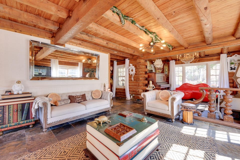 < 4 Mi to Boat Ramp & Mickler Beach: Unique Cabin Cabin in Palm Valley