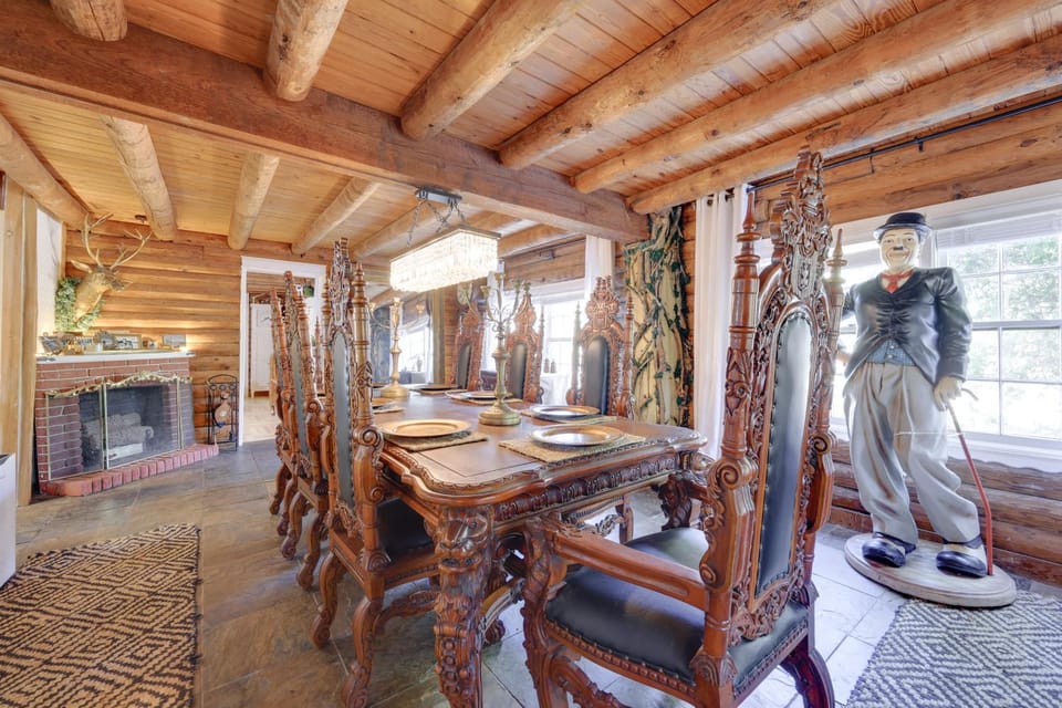 < 4 Mi to Boat Ramp & Mickler Beach: Unique Cabin Cabin in Palm Valley