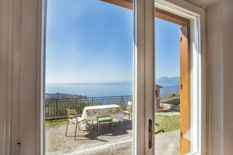 Patio, Spring, Day, Natural landscape, View (from property/room), Balcony/Terrace, Balcony/Terrace, Living room, Seating area, Dining area, Mountain view
