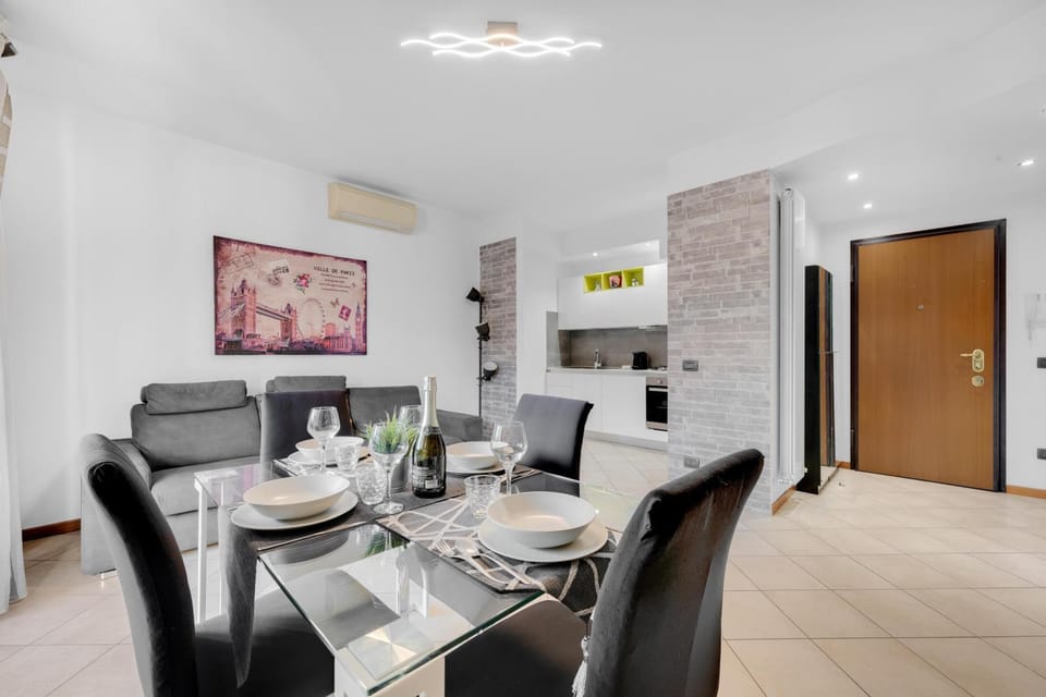 Kitchen or kitchenette, Living room, Seating area, Dining area, oven, air conditioner
