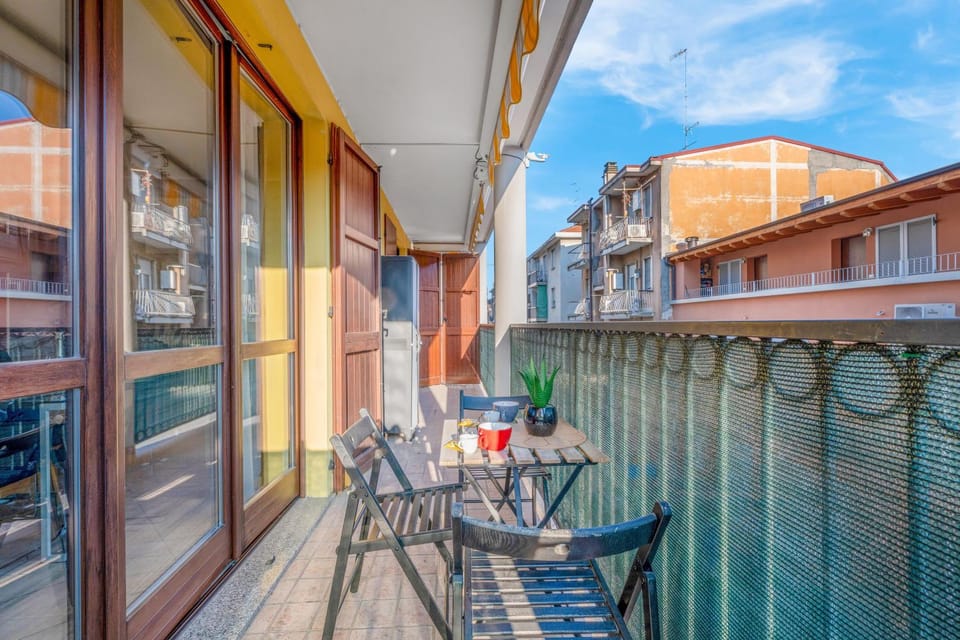 Patio, Day, Balcony/Terrace