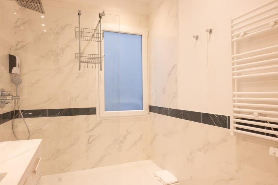 Temporary central apartment in the Retiro Temporal IBI385A Apartment in Madrid