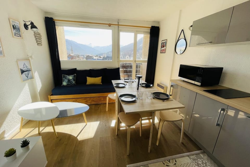 Studio with balcony near the slopes Chantemerle Apartment in Saint-Chaffrey