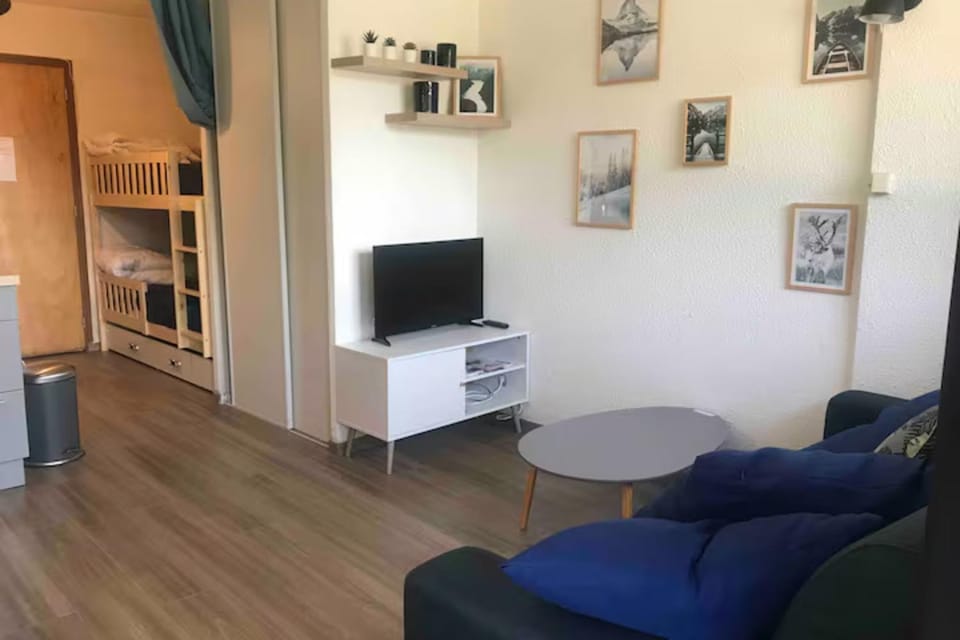 Studio with balcony near the slopes Chantemerle Apartment in Saint-Chaffrey