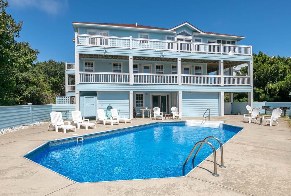Angel of the Isle - Pine Island, Short Walk to beach, Sits on 10 Acre Pond, Pool, Hot Tub, Pets OK House in Corolla