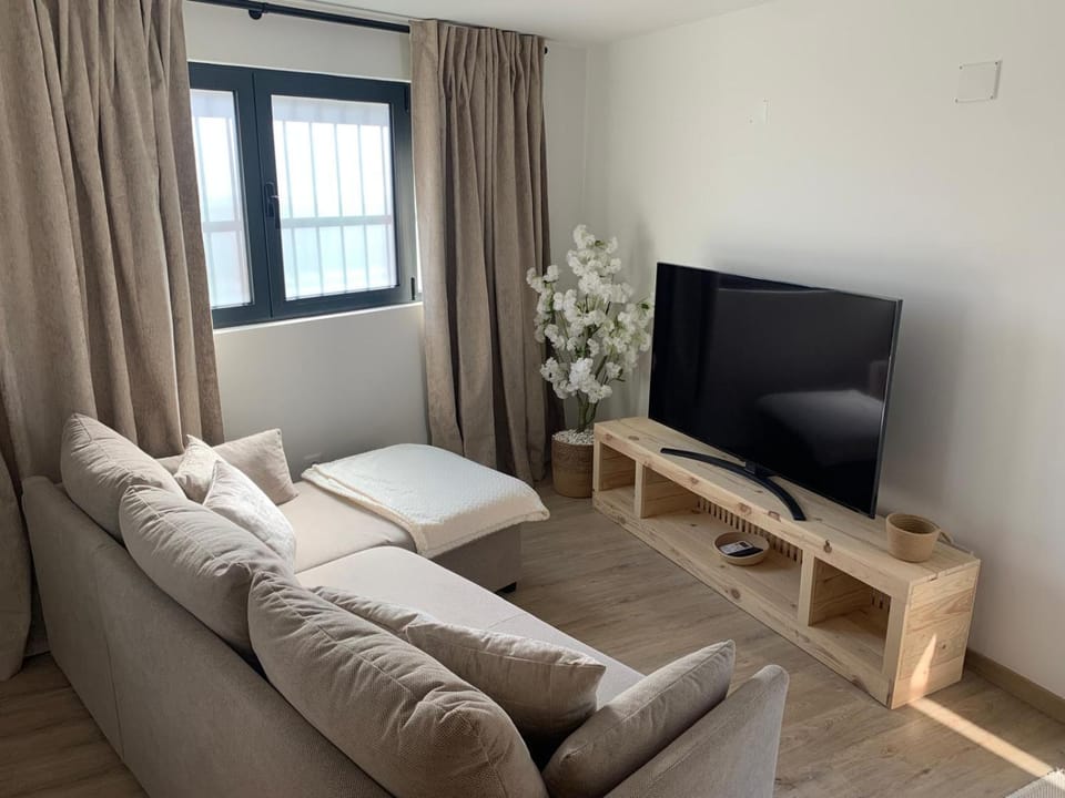 A lovely home in a quiet area Apartment in Câmara De Lobos