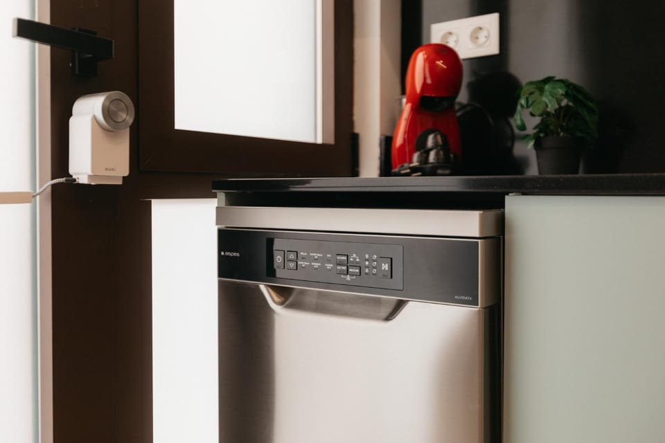 Kitchen or kitchenette, dishwasher