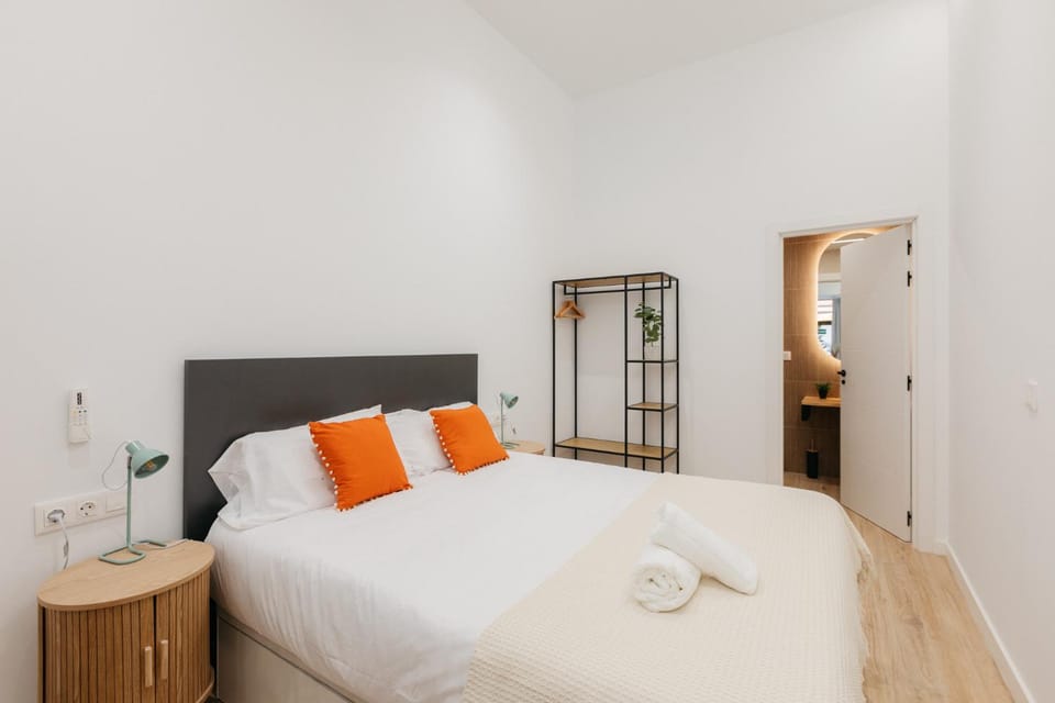 Bed, Photo of the whole room, Bedroom