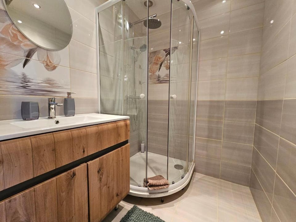 Shower, Bathroom
