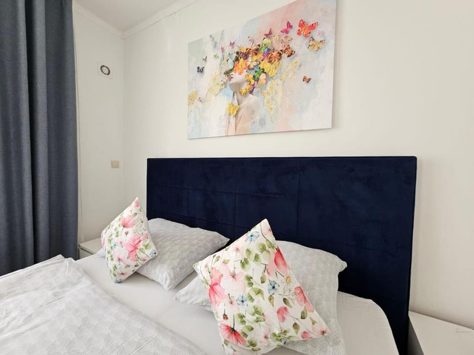 Bed, Decorative detail, Bedroom