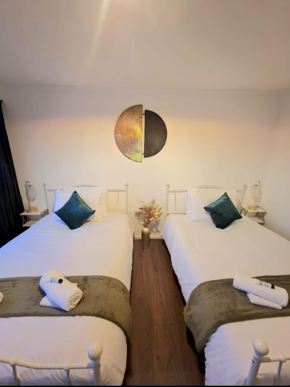 Spacious Townhouse House in Croydon