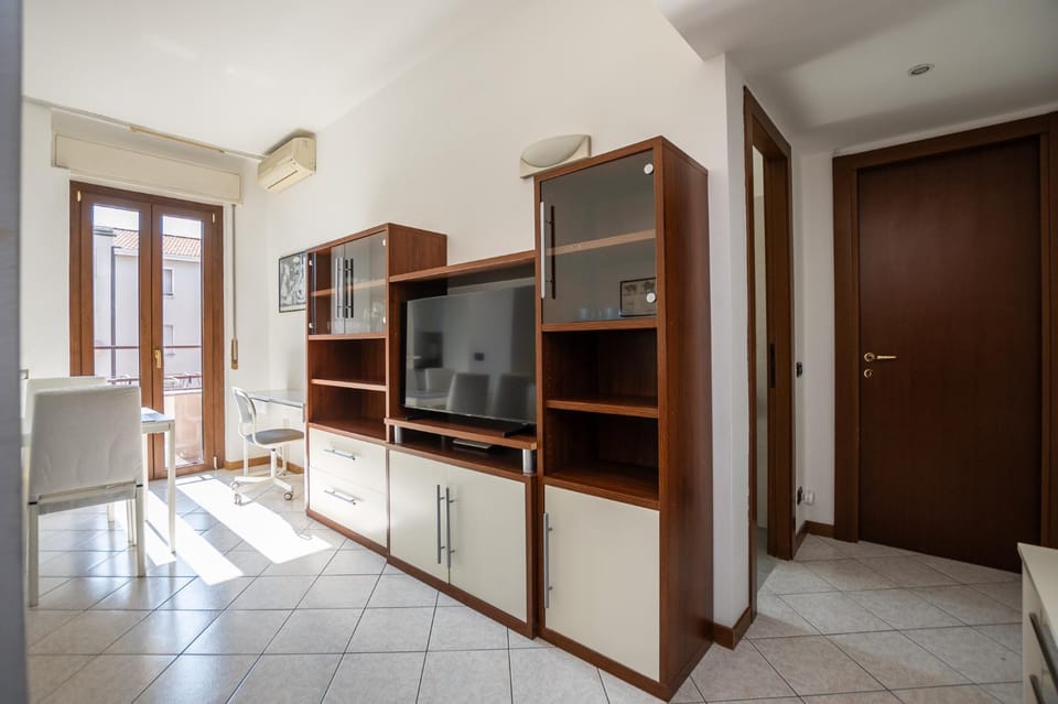 TV and multimedia, air conditioner