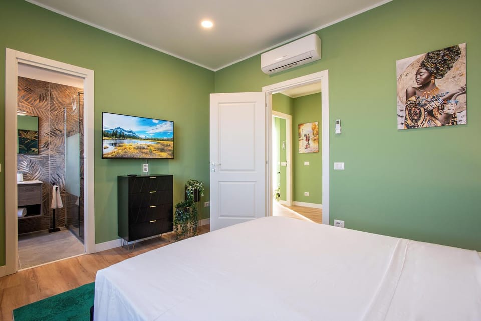 Bed, Bedroom, air conditioner