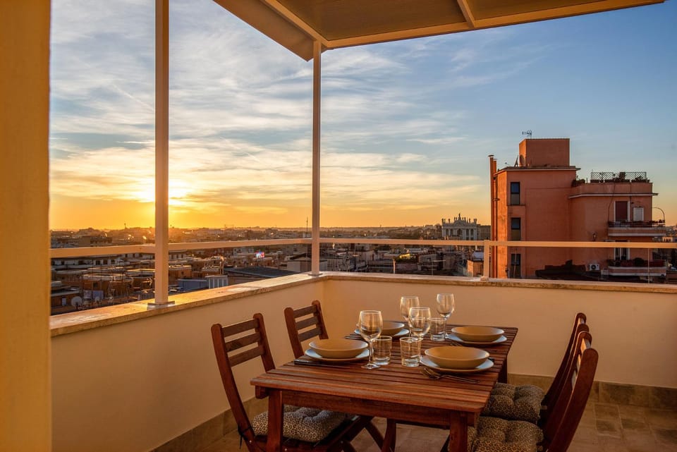 View (from property/room), Balcony/Terrace, City view