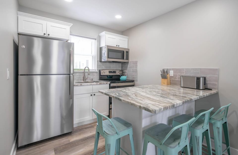 Kitchen or kitchenette, Dining area, oven, stove