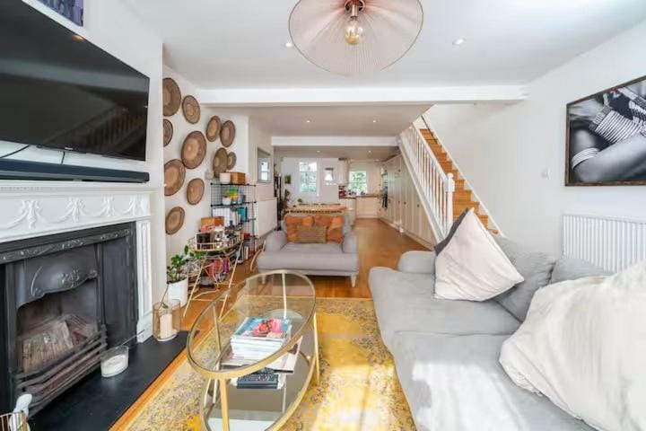TV and multimedia, Kitchen or kitchenette, Living room