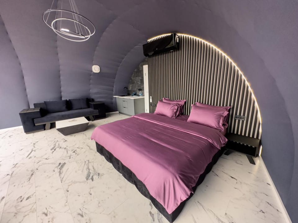 Glamland Apartment in Ukraine