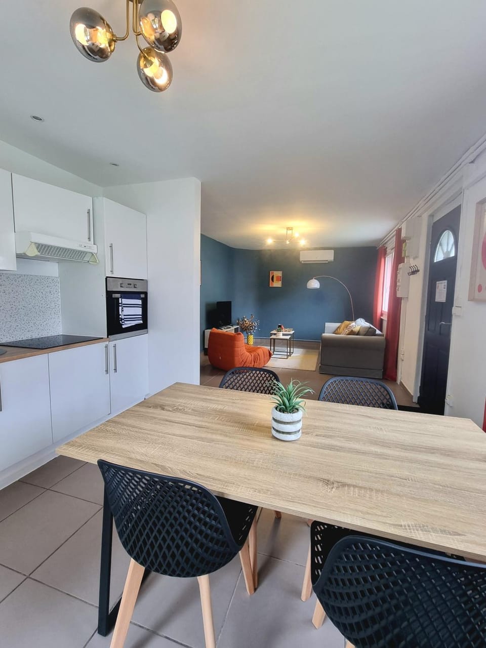 Kitchen or kitchenette, Living room, Seating area, Dining area, oven, stove, toaster