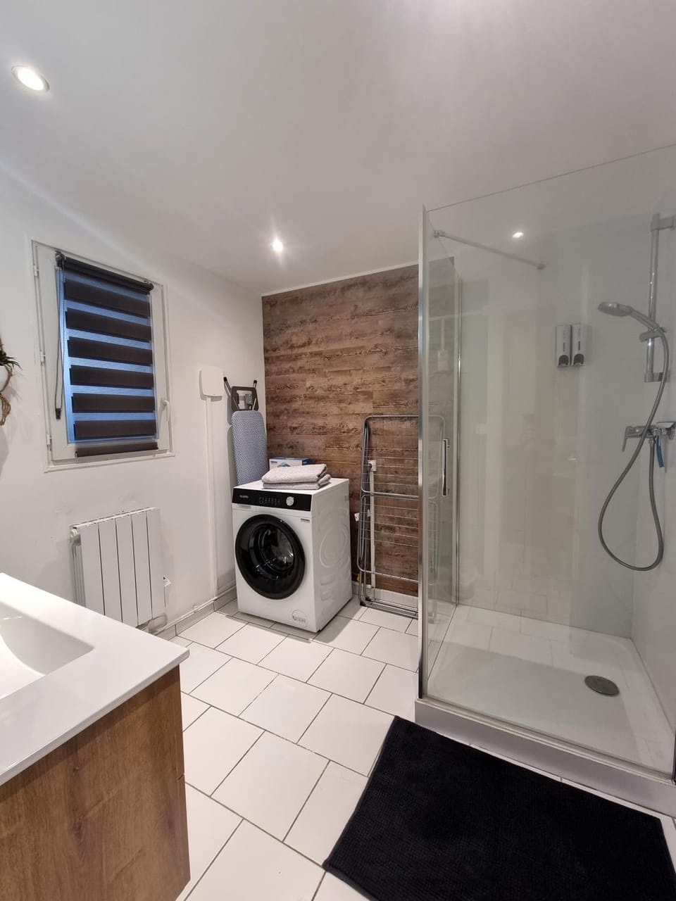 Shower, Bathroom, towels, washing machine, dryer