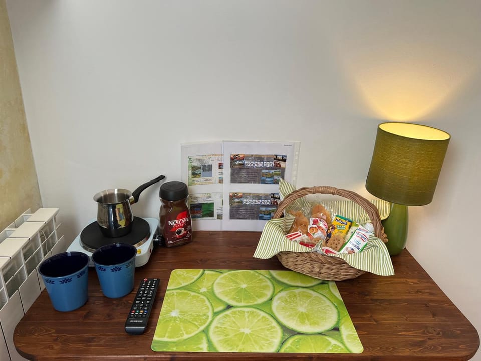 Restaurant/places to eat, Coffee/tea facilities, Kitchen or kitchenette, Lounge or bar, Food and drinks, Food, Breakfast, Breakfast