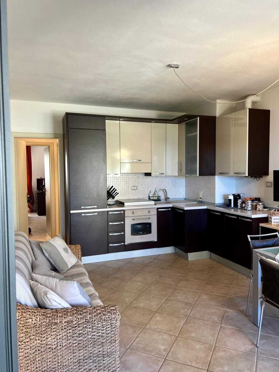 Kitchen or kitchenette, Living room, Seating area, Dining area, dishwasher, oven